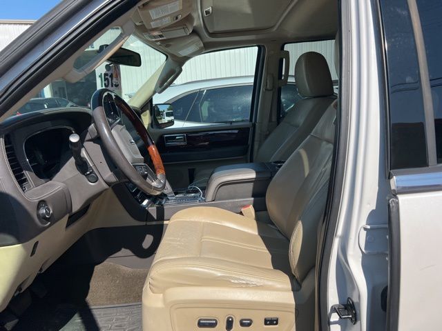 2015 Lincoln Navigator L Base photo 6