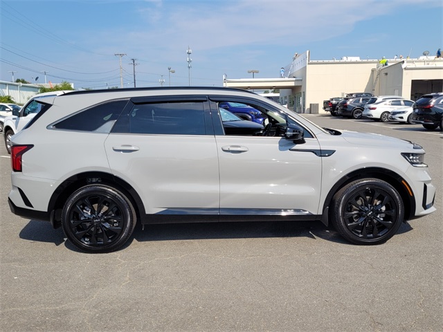 2022 Kia Sorento SX photo 2