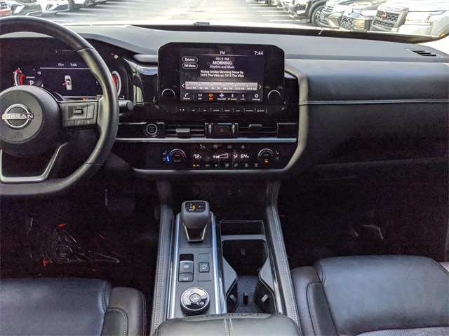 2023 Nissan Pathfinder Platinum photo 15