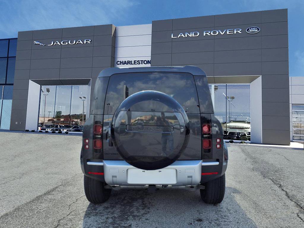 2025 Land Rover Defender 110 S photo 4