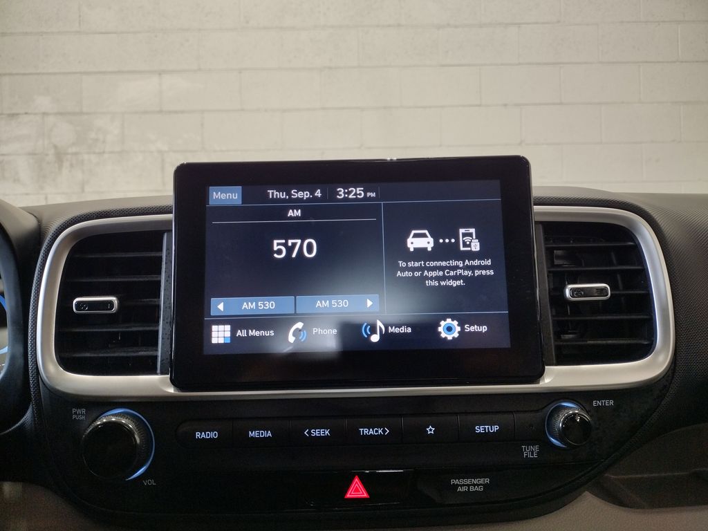 2023 Hyundai Venue SEL photo 23