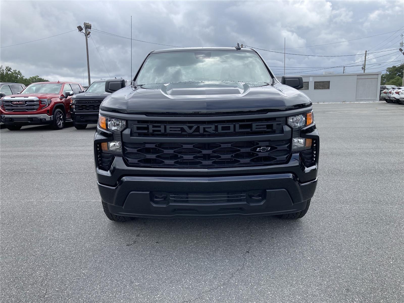 2025 Chevrolet Silverado 1500 Custom photo 3