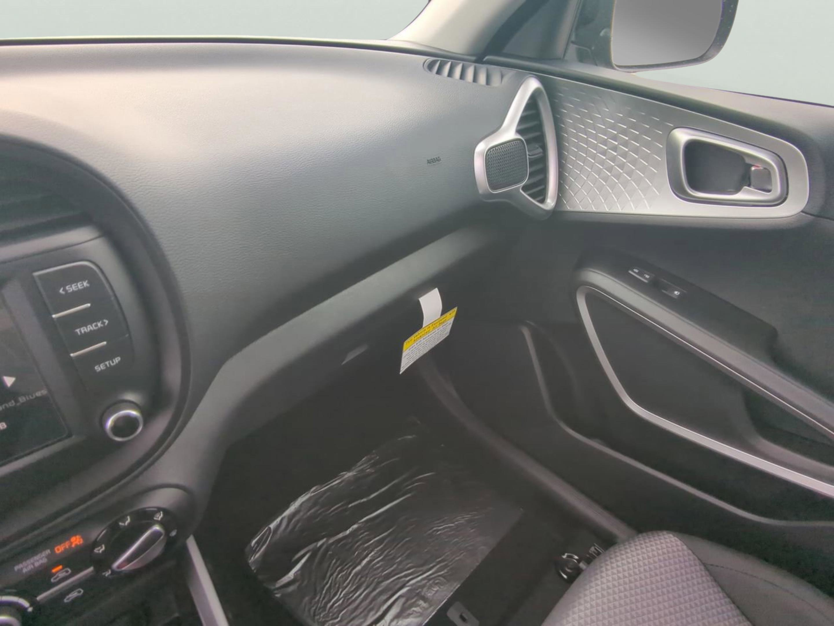2025 Kia Soul LX photo 13