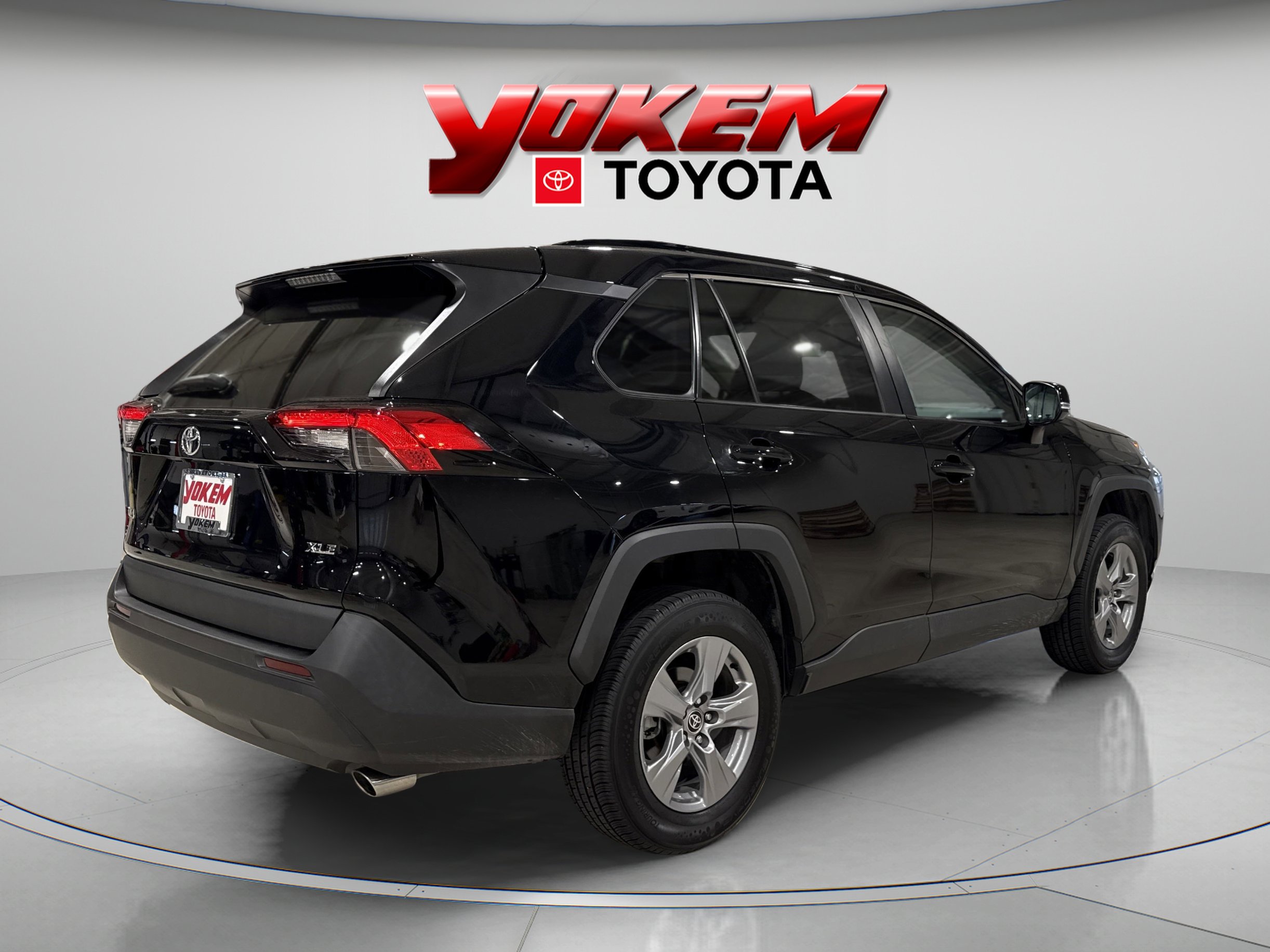 2022 Toyota RAV4 XLE photo 4