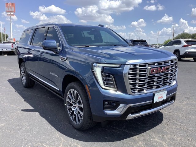 2025 GMC Yukon XL Denali's photo