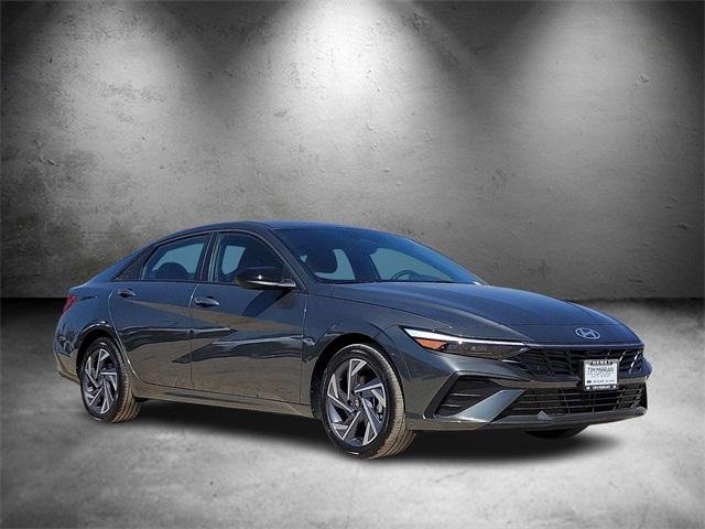 2025 Hyundai Elantra SEL Sport photo 2