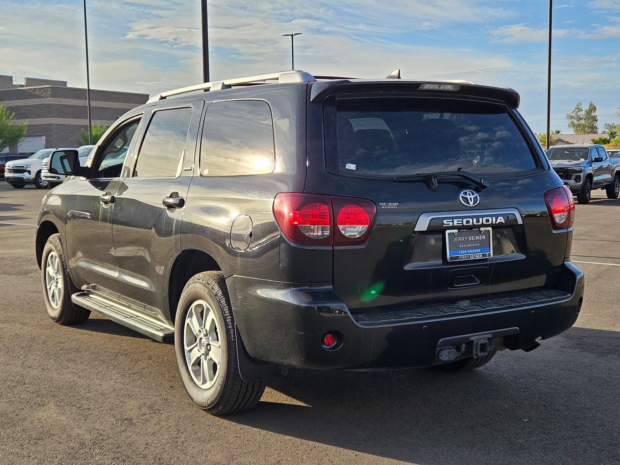 2020 Toyota Sequoia SR5 photo 3