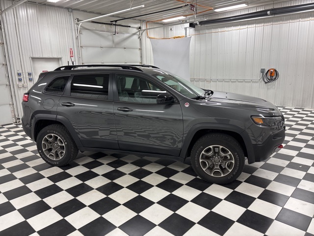 2022 Jeep Cherokee Trailhawk photo 2