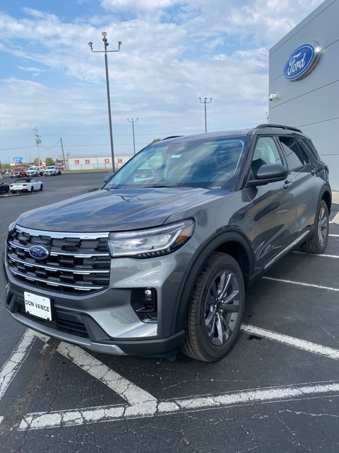 2025 Ford Explorer photo 3