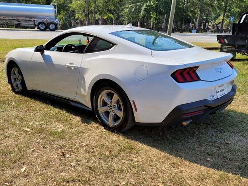2024 Ford Mustang EcoBoost photo 7