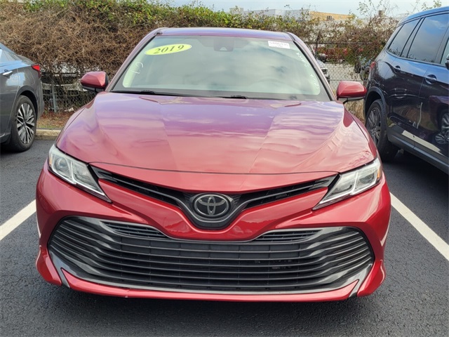 2019 Toyota Camry LE photo 2