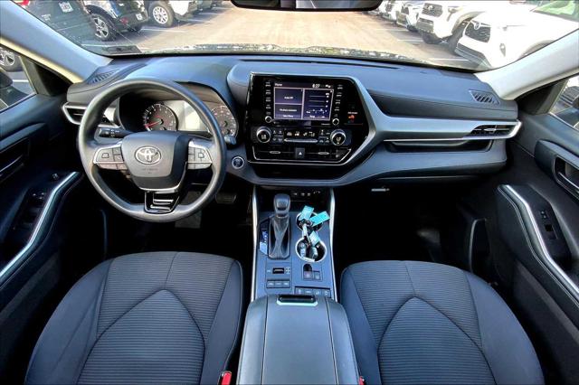 2021 Toyota Highlander L photo 12
