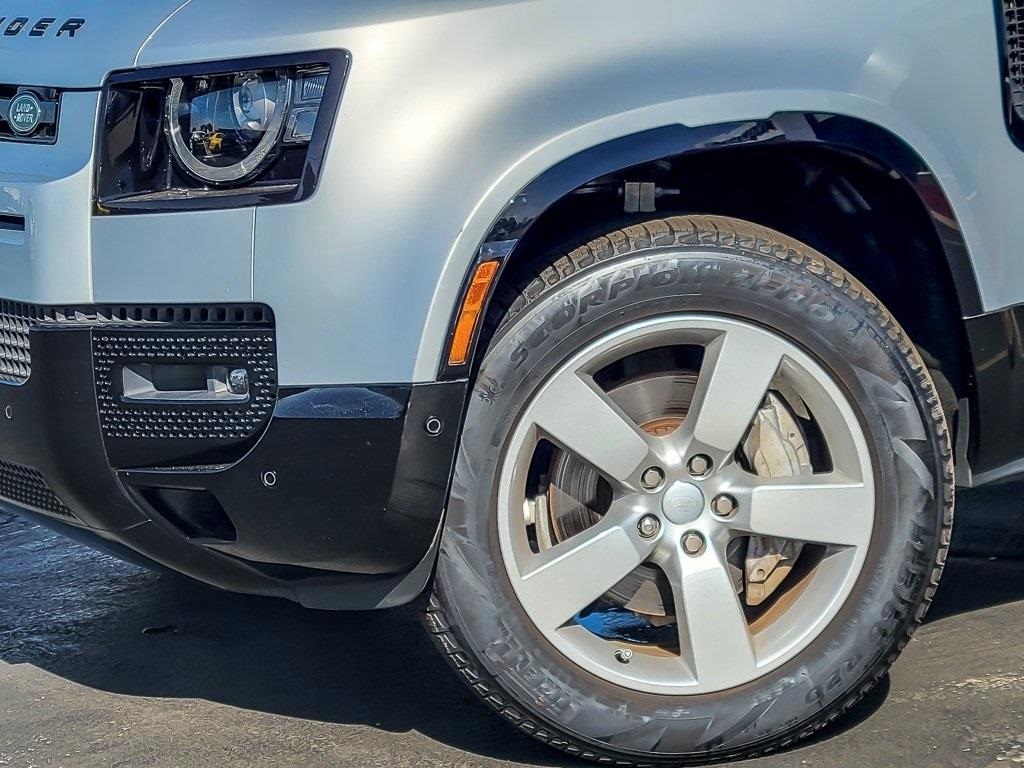 2024 Land Rover Defender 110 X-Dynamic SE photo 3