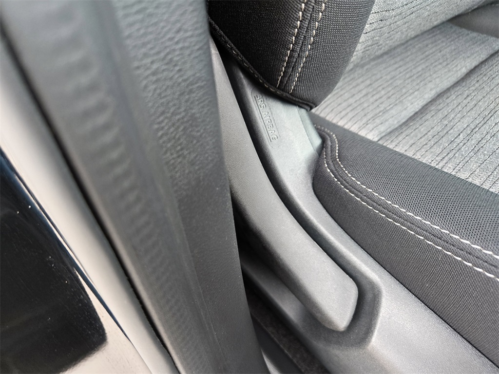 2021 Nissan Rogue SV photo 27