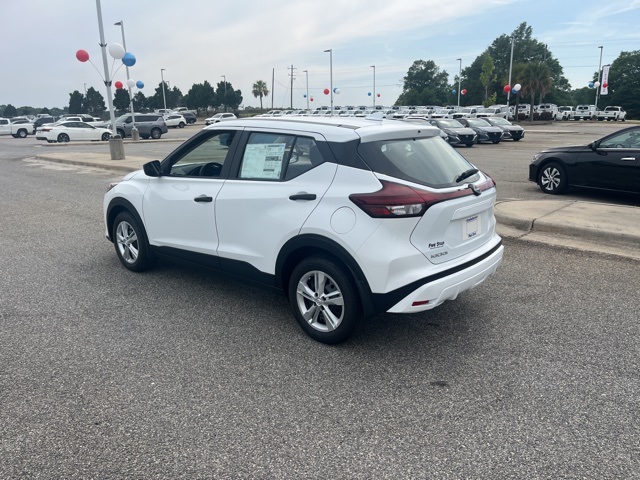 2025 Nissan Kicks Play S photo 4