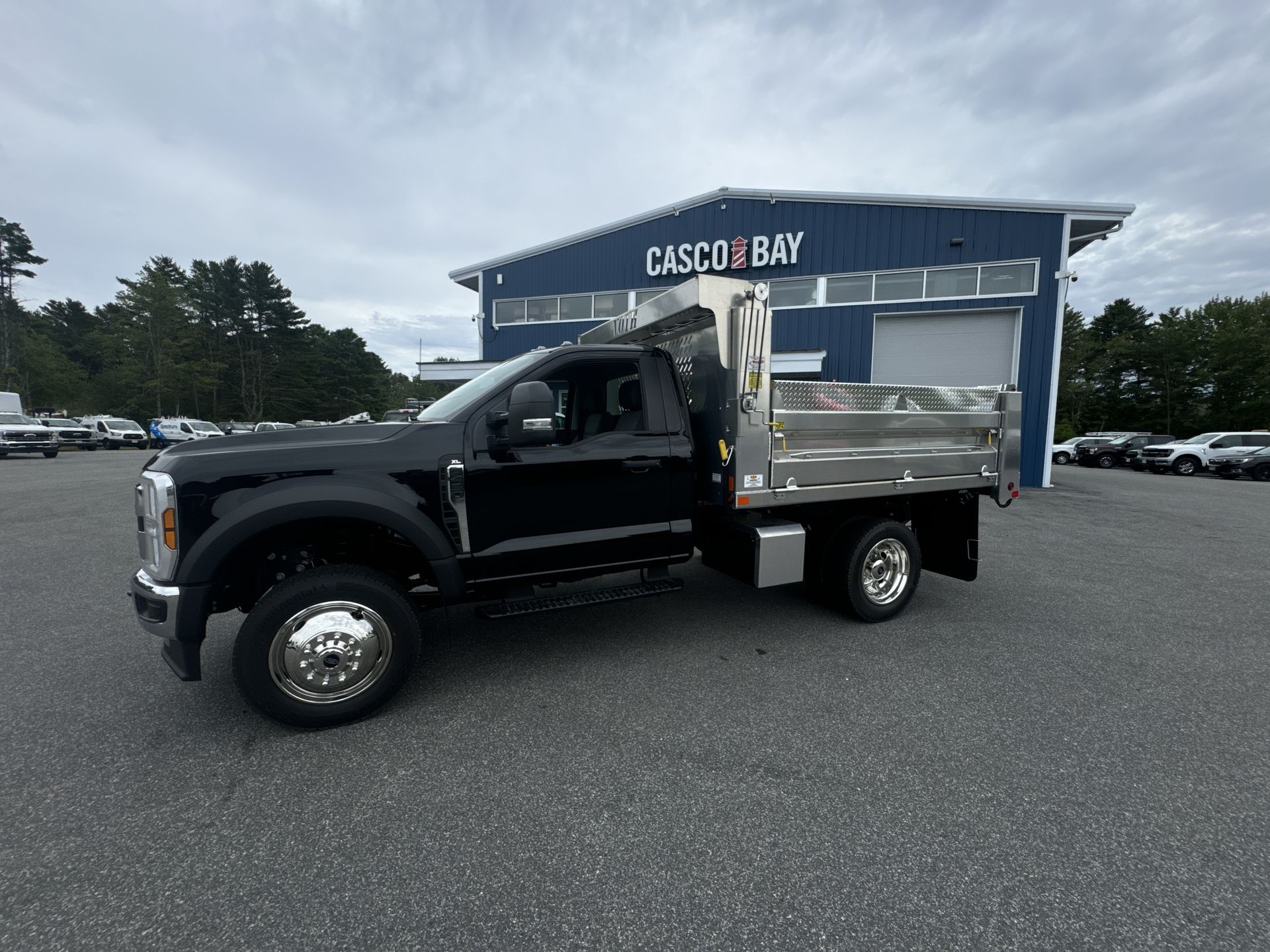 2025 Ford F-450 Super Duty Chassis Cab XL's photo