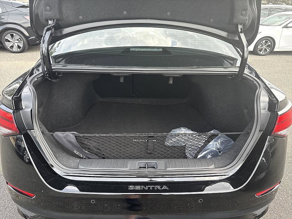 2025 Nissan Sentra SR Midnight Edition photo 11
