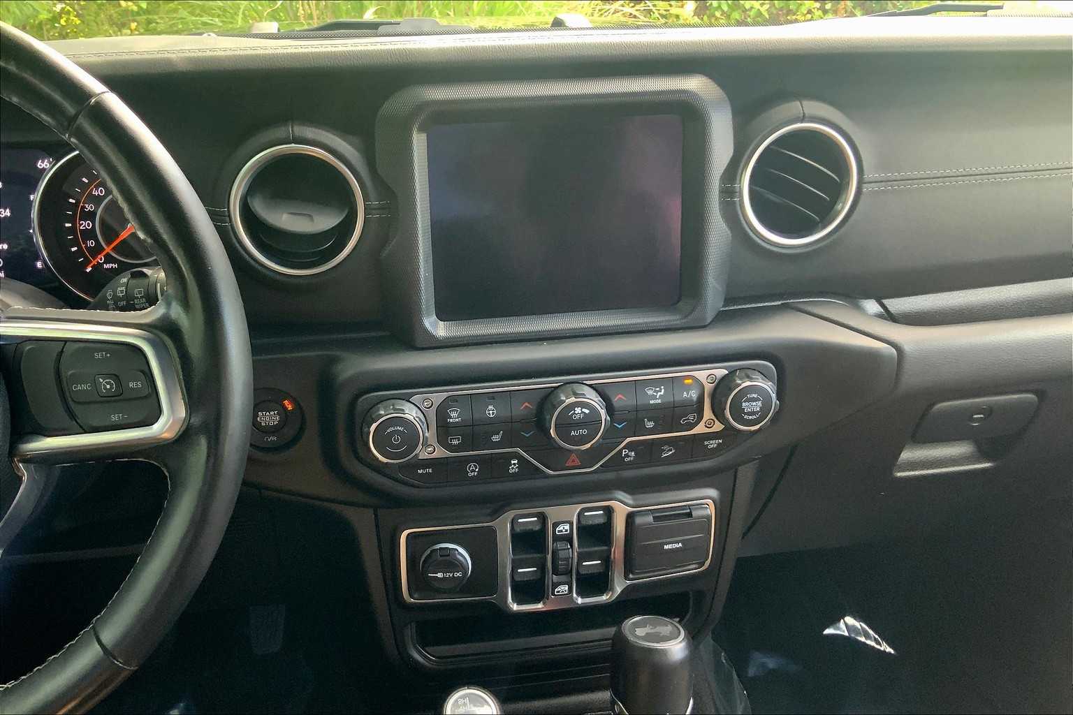 2021 Jeep Wrangler Unlimited Sahara photo 6