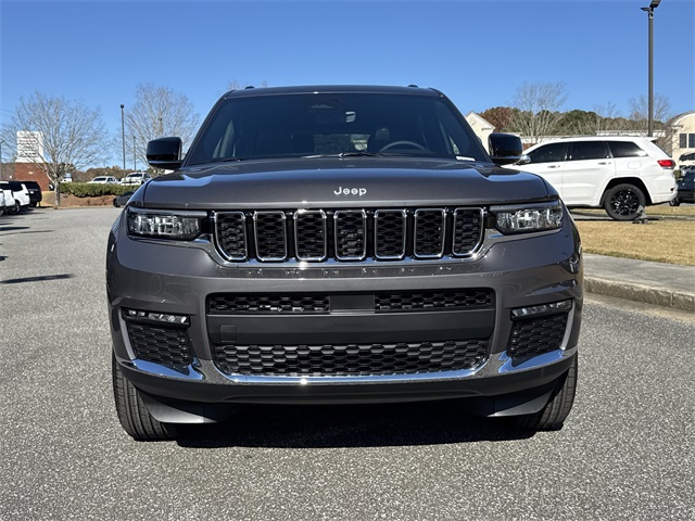 2025 Jeep Grand Cherokee Limited photo 2