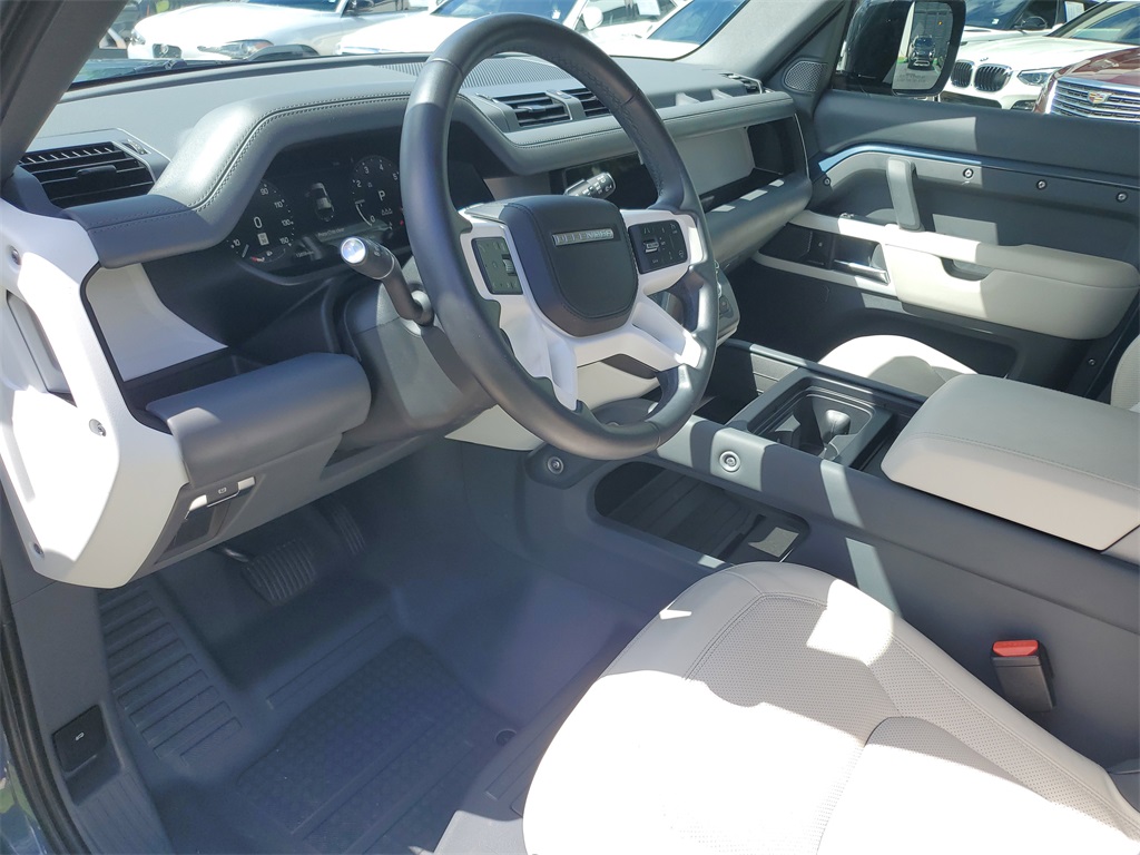 2024 Land Rover Defender 110 S photo 21