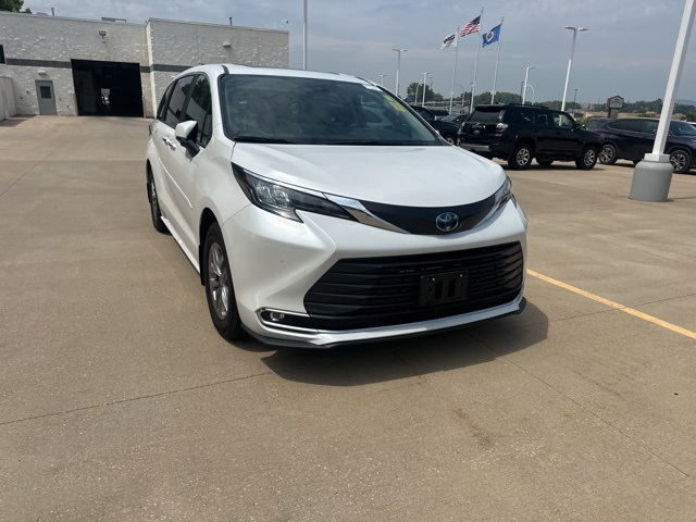 Used 2024 Toyota Sienna XLE with VIN 5TDYSKFC5RS141148 for sale in Winona, Minnesota