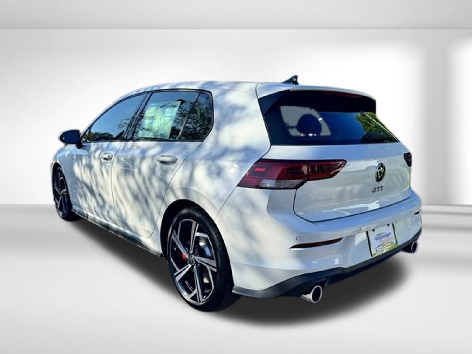 2025 Volkswagen Golf GTI SE photo 4