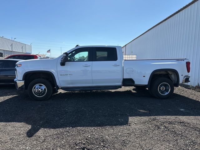 2022 Chevrolet Silverado 3500HD LT photo 2