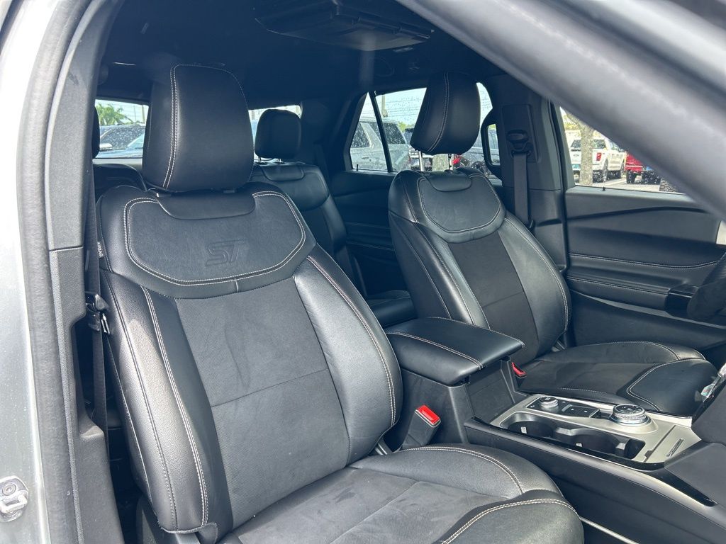 2023 Ford Explorer ST photo 40