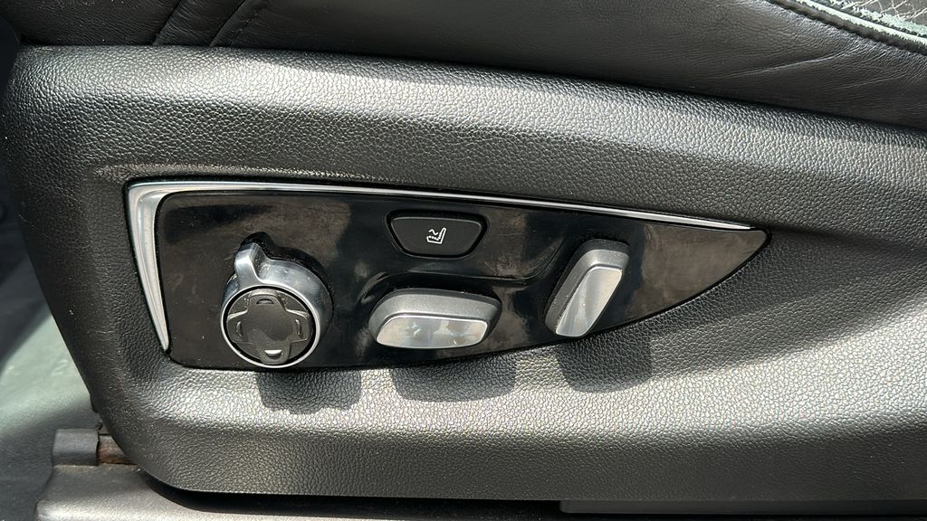 2019 Cadillac Escalade ESV Platinum photo 11