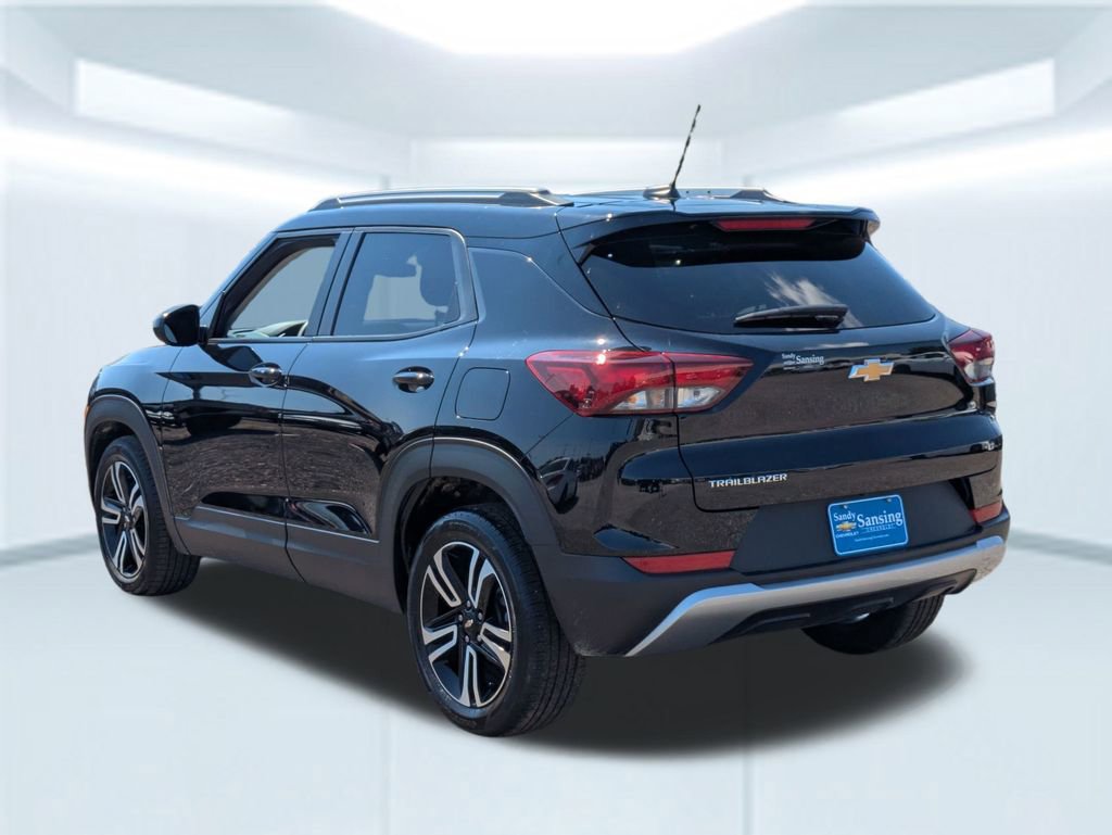 2023 Chevrolet Trailblazer LT photo 3
