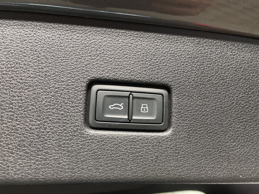 2022 Audi Q8 55 Premium Plus photo 25