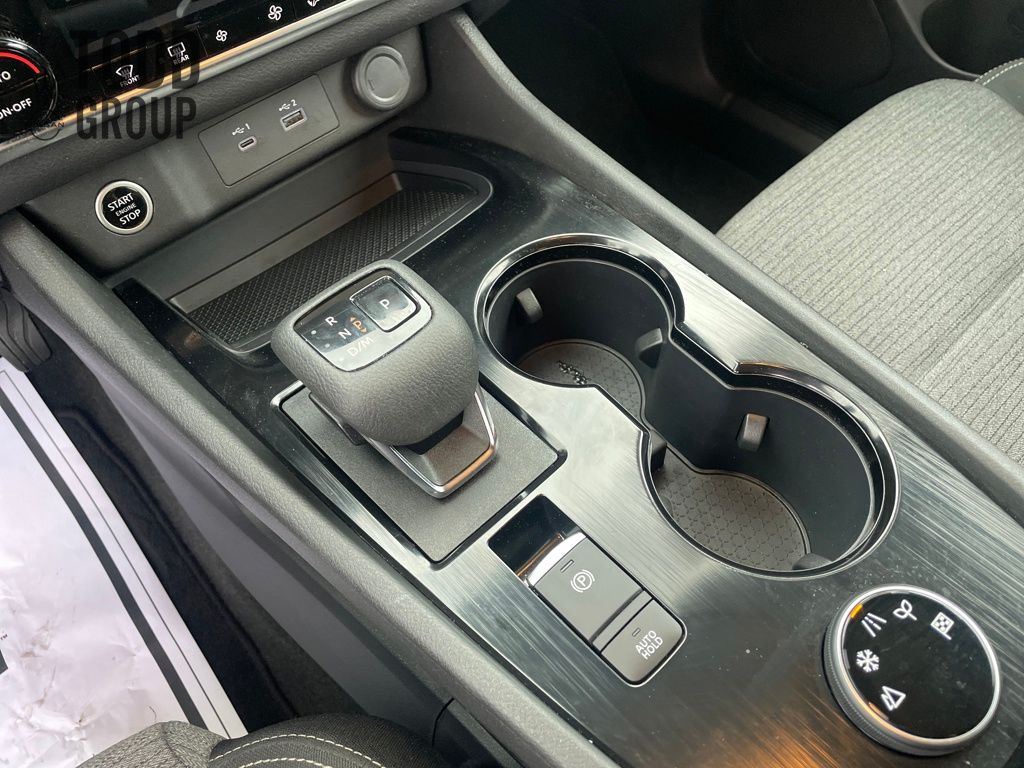 2022 Nissan Rogue SV photo 18