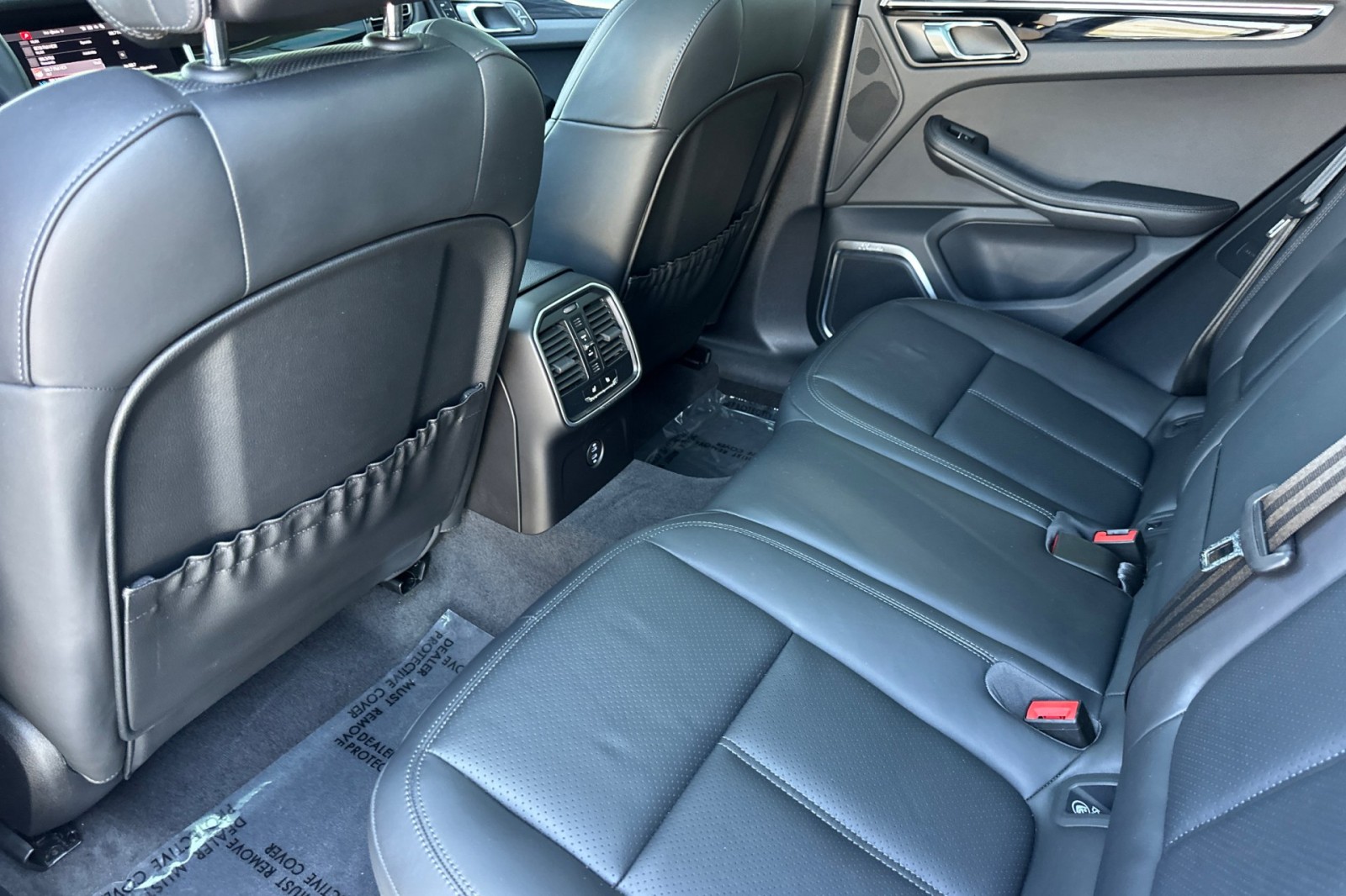 2023 Porsche Macan T photo 15