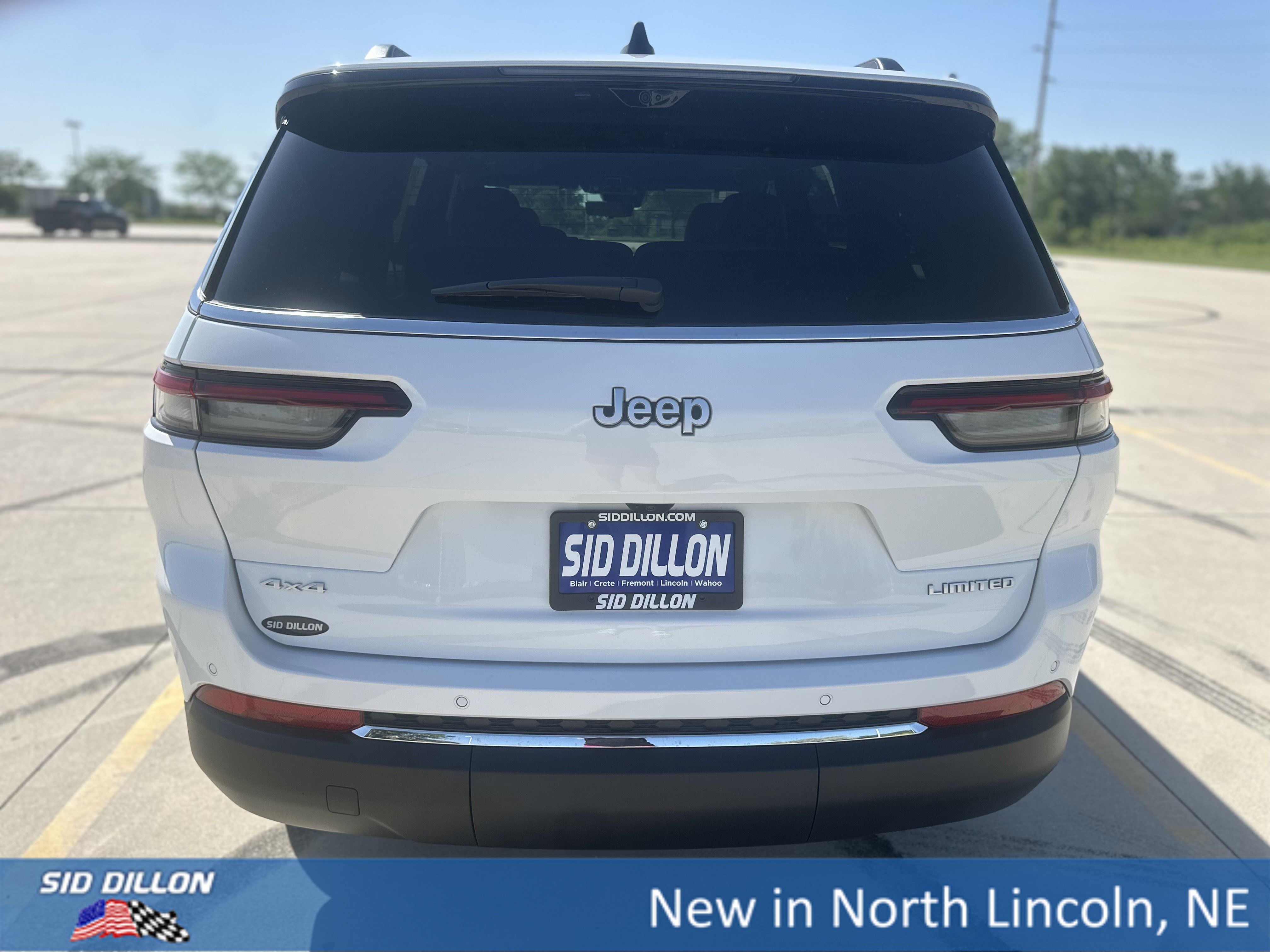 2025 Jeep Grand Cherokee Limited photo 2