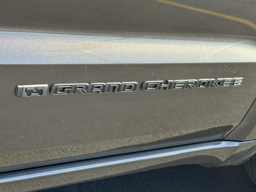 2021 Jeep Grand Cherokee Anniversary Edition photo 22