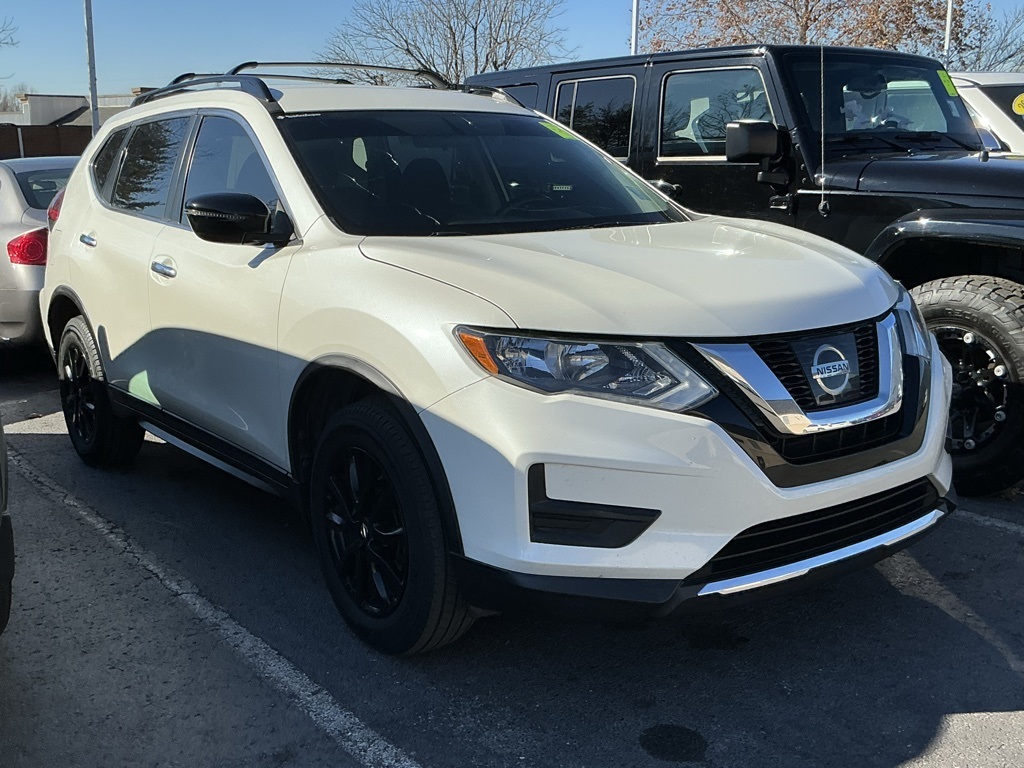 2017 Nissan Rogue SV's photo