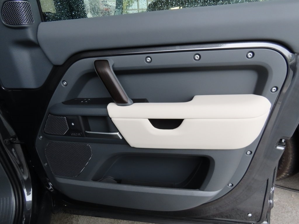 New 2024 Land Rover Defender 110 XDynamic SE 4 Door SUV in Merriam 