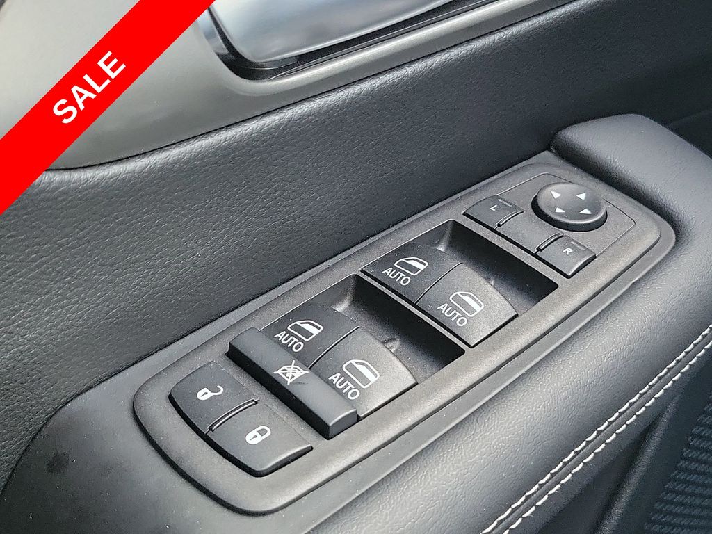 2025 Chrysler Pacifica photo 31