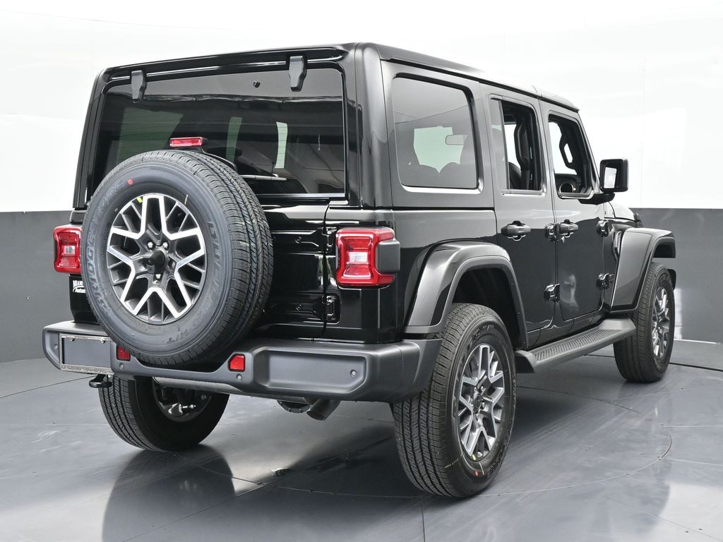 2025 Jeep Wrangler Sahara photo 5