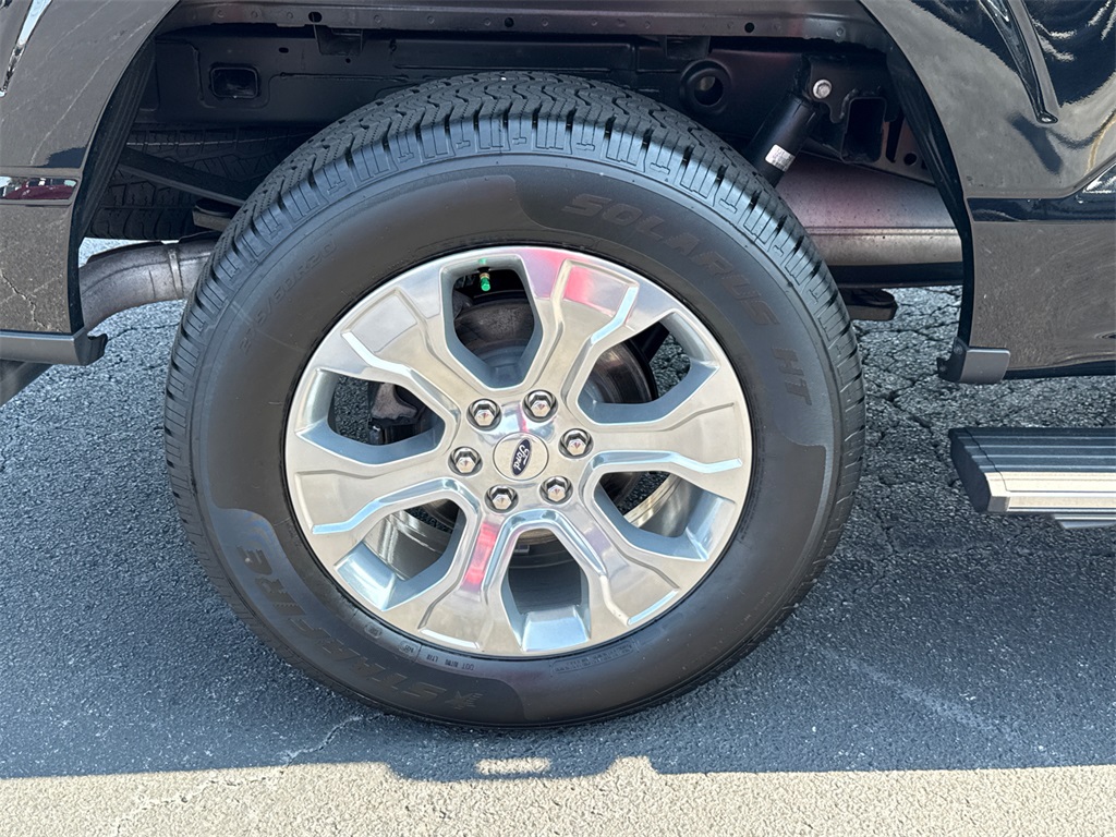 2023 Ford F-150 Platinum photo 17