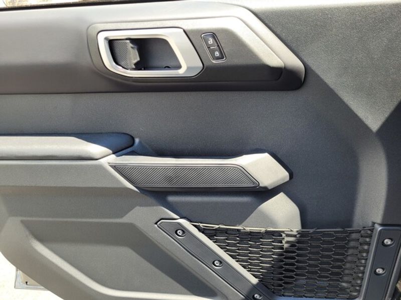 2025 Ford Bronco Outer Banks photo 25