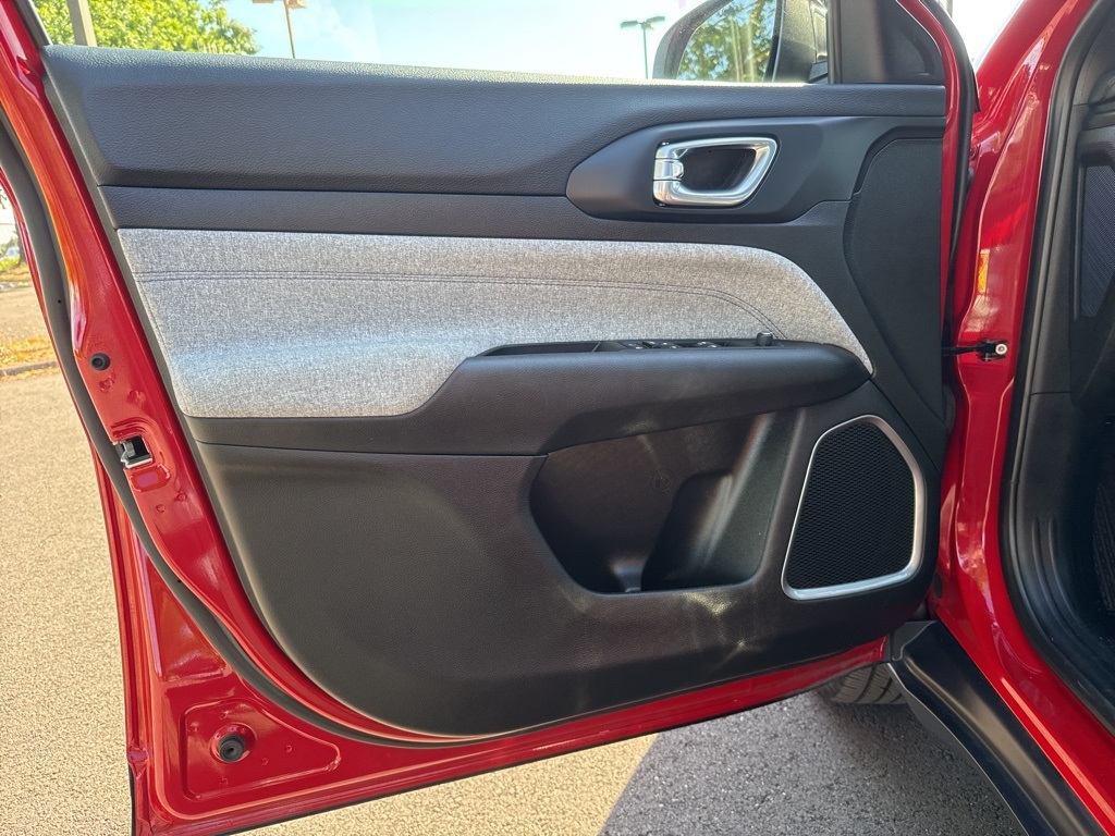 2024 Jeep Compass Latitude photo 11