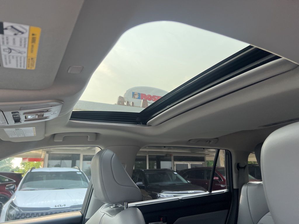 2022 Toyota Highlander XLE photo 8