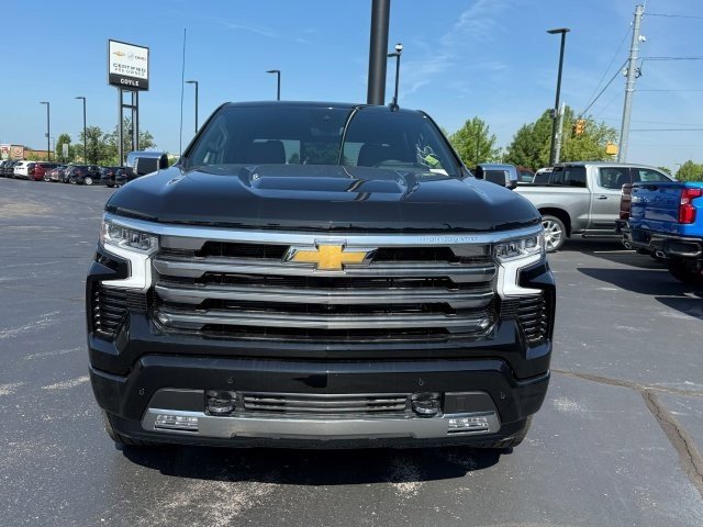 2025 Chevrolet Silverado 1500 High Country photo 2