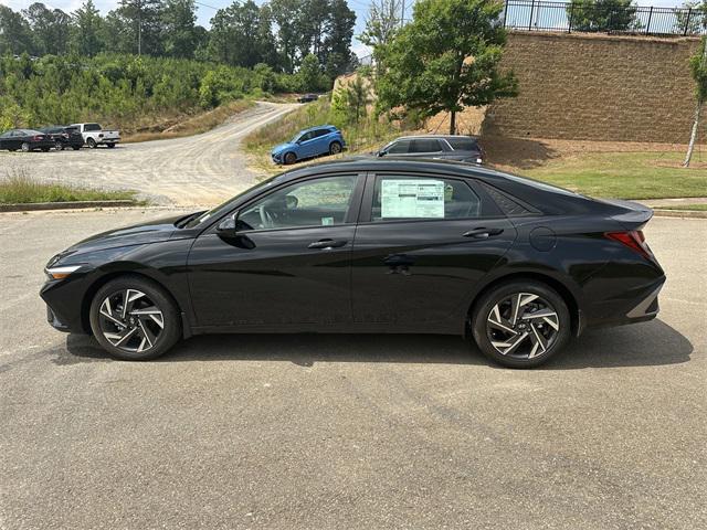 2025 Hyundai Elantra SEL Sport photo 2