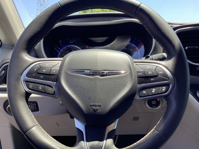 2022 Chrysler Pacifica Touring L photo 11