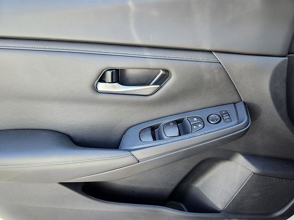 2025 Nissan Sentra SV photo 28