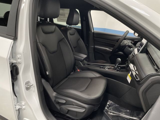 2025 Jeep Compass Latitude Altitude Special Edition photo 24