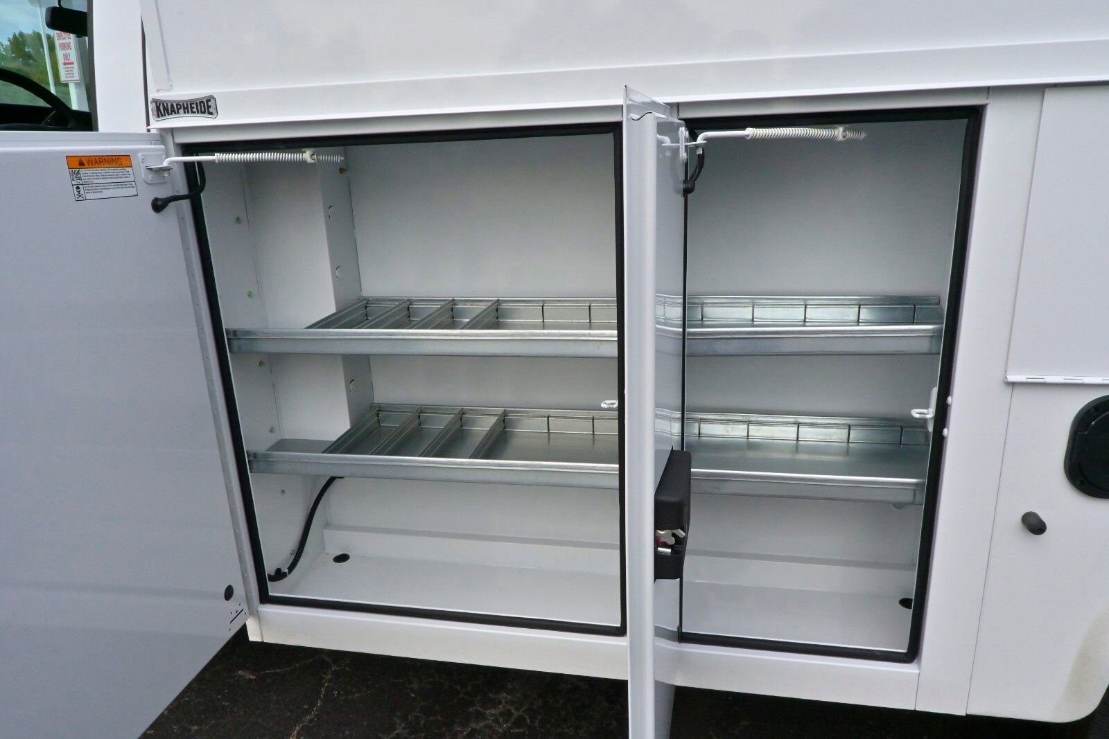 2025 Chevrolet Express 3500 Work Van Cutaway photo 4