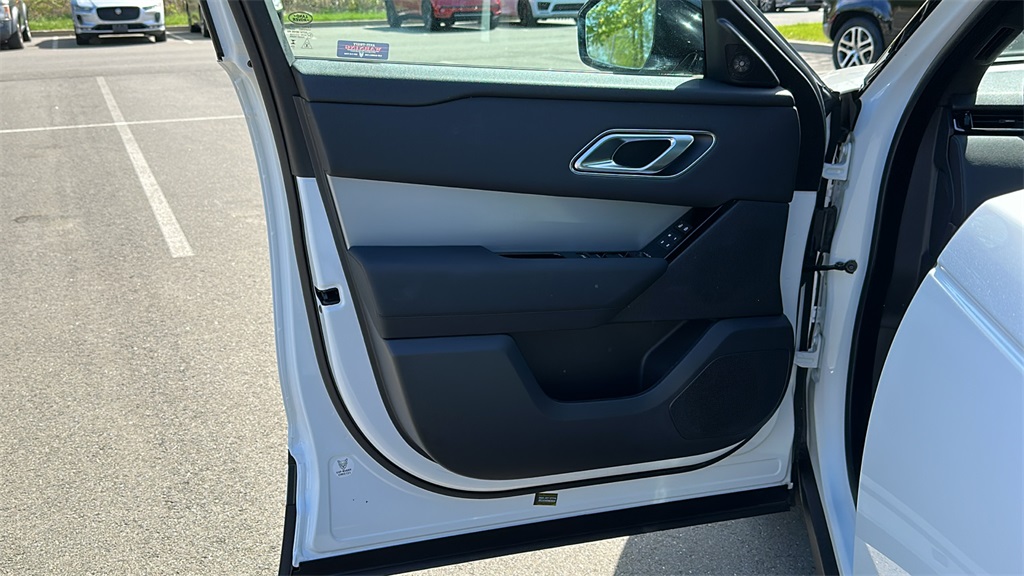 2025 Land Rover Range Rover Velar S photo 9